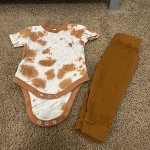 Goumi Rust Tie-Dye Onesie and Pants Set 6-12 M